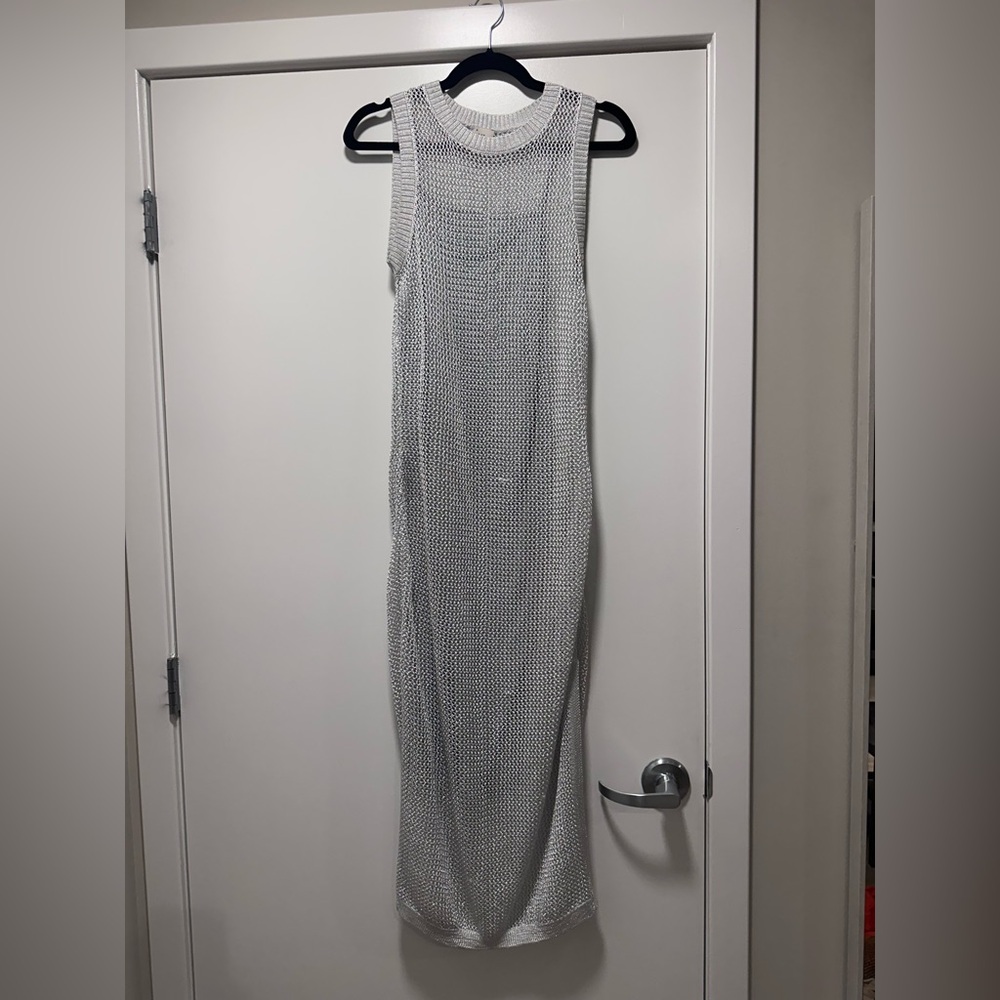 Elegant White Sleeveless Knit Dress